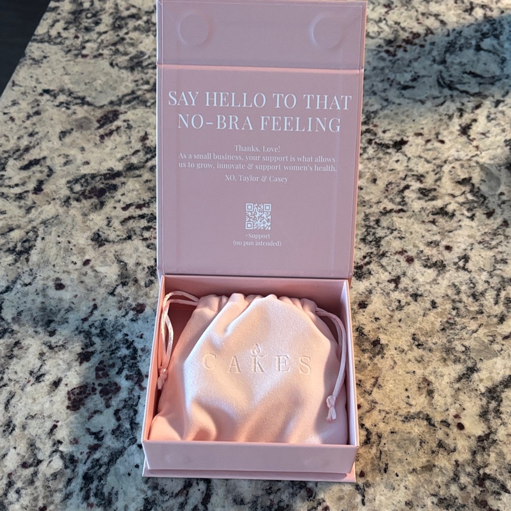 Cakes Pink Box with Drawstring Pouch - Picture 2 of 6